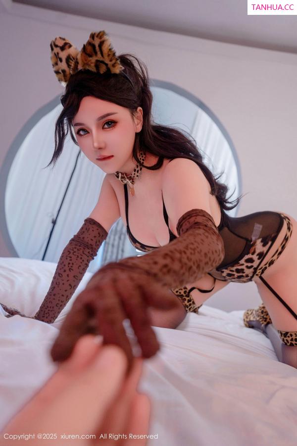   [XiuRen]高清写真图 2025.02.20 No.9910 不吃冰淇淋 黑丝美臀第54张图片